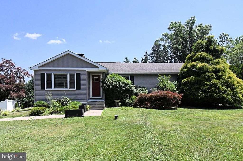 551 WALTER RD, Warminster, PA 18974