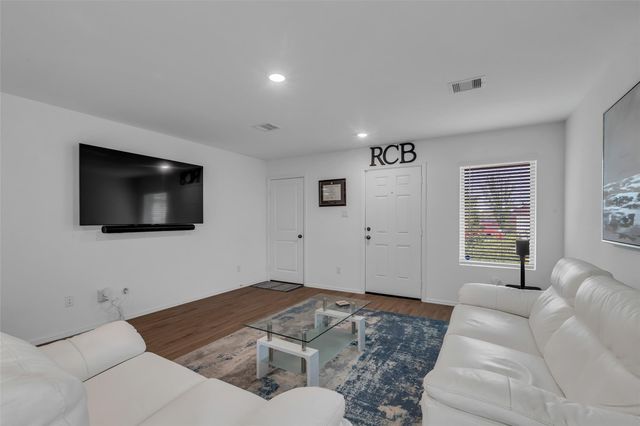 4154 Saltillo Lakes Drive, Baytown, TX 77521