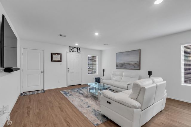 4154 Saltillo Lakes Drive, Baytown, TX 77521