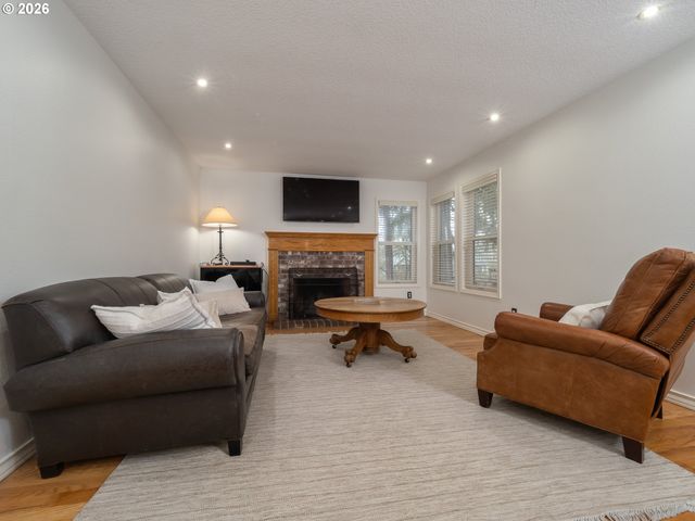 129 NICHOLAS Way, Newberg, OR 97132