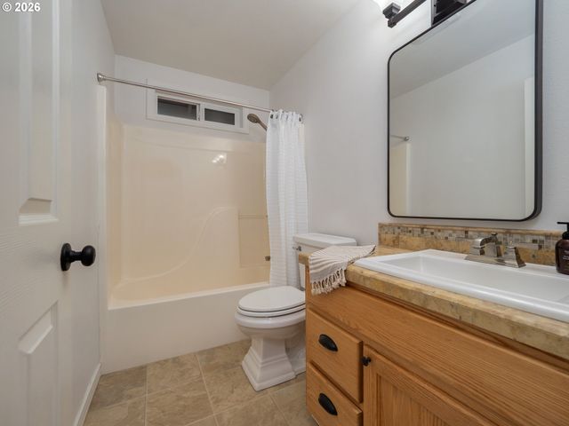 129 NICHOLAS Way, Newberg, OR 97132