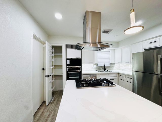 2326 Briarview Drive, Houston, TX 77077