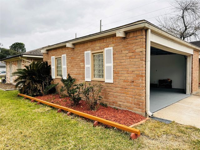 2326 Briarview Drive, Houston, TX 77077