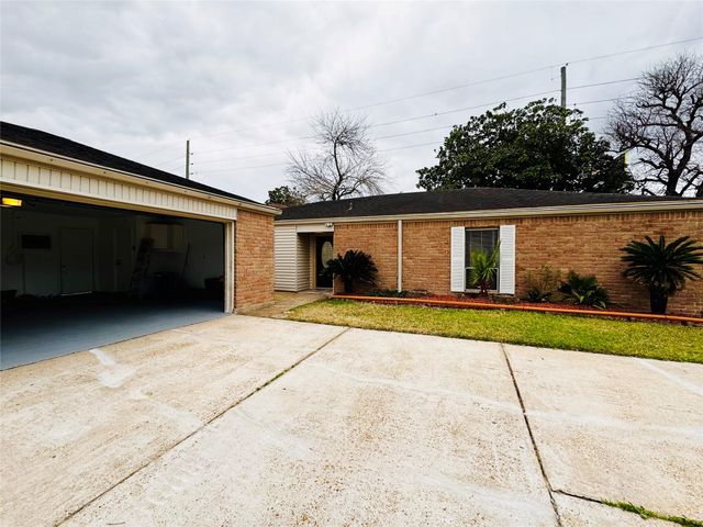 2326 Briarview Drive, Houston, TX 77077