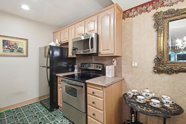 1230 Horn Ave 402, West Hollywood, CA 90069