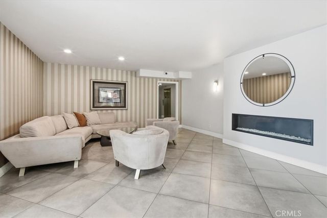 1230 Horn Ave 402, West Hollywood, CA 90069