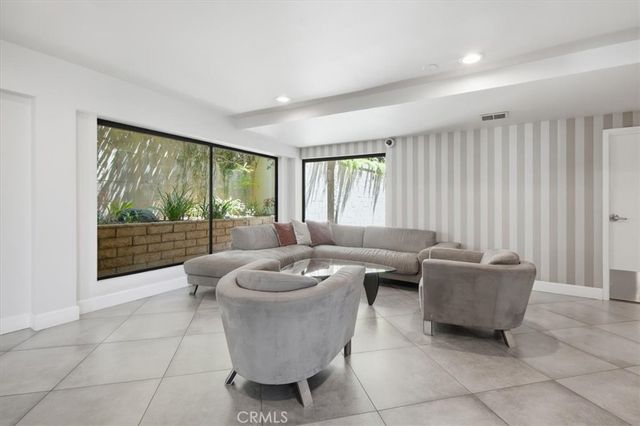 1230 Horn Ave 402, West Hollywood, CA 90069