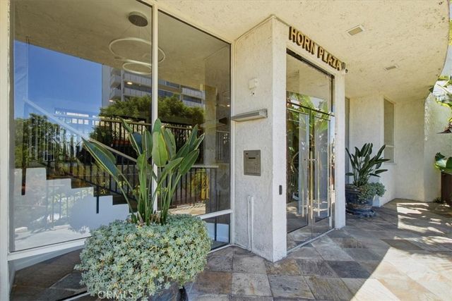 1230 Horn Ave 402, West Hollywood, CA 90069