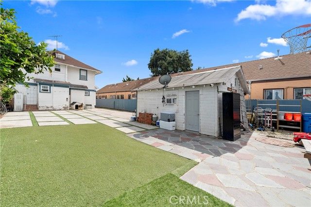 1665 Arlington, Los Angeles, CA 90019