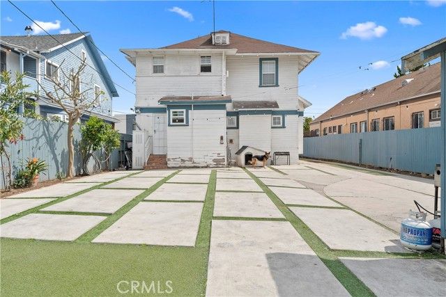 1665 Arlington, Los Angeles, CA 90019