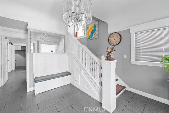 1665 Arlington, Los Angeles, CA 90019