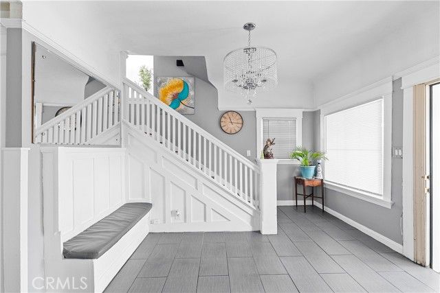 1665 Arlington, Los Angeles, CA 90019