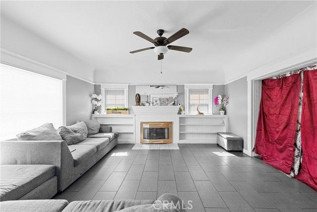 1665 Arlington, Los Angeles, CA 90019