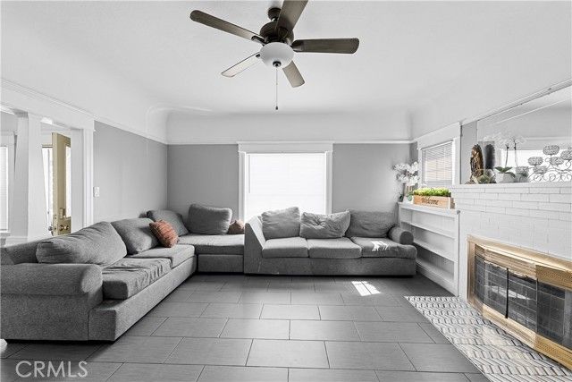 1665 Arlington, Los Angeles, CA 90019