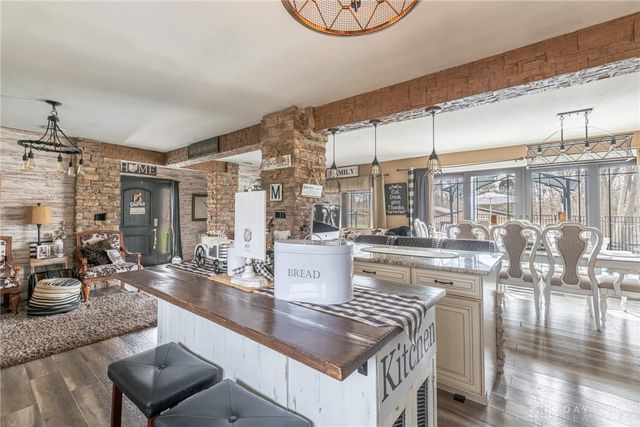 1015 W Lytle 5 Points Road, Springboro, OH 45066