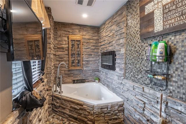 1015 W Lytle 5 Points Road, Springboro, OH 45066