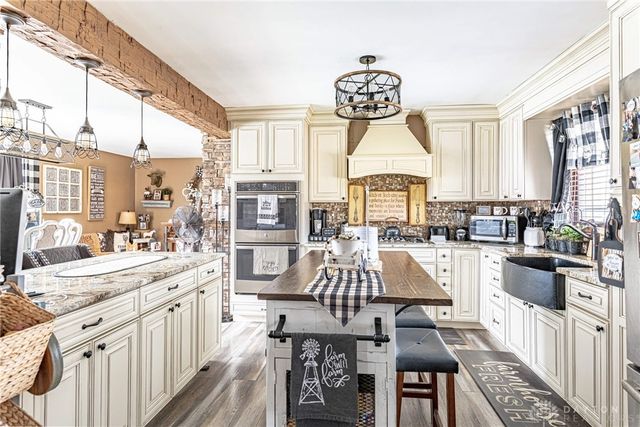 1015 W Lytle 5 Points Road, Springboro, OH 45066