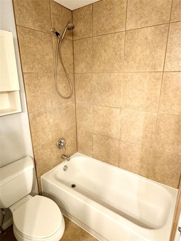 700 Thicket Lane 406, Houston, TX 77079