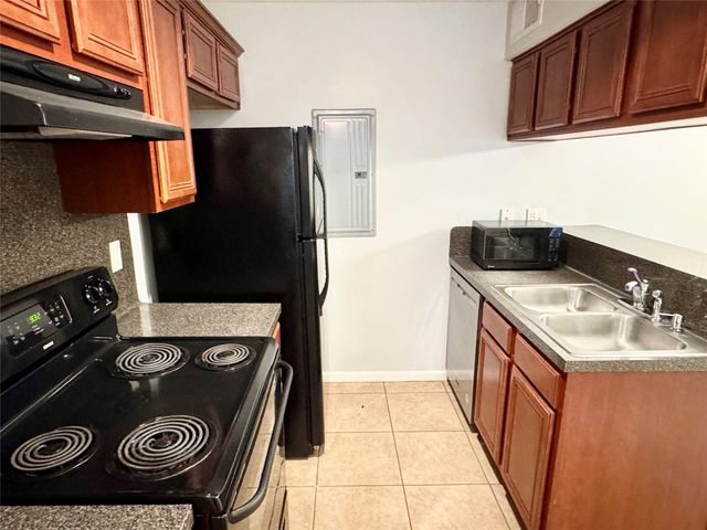 700 Thicket Lane 406, Houston, TX 77079
