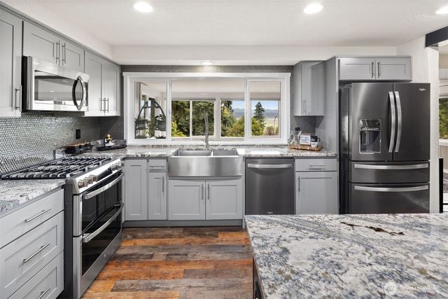 8807 Shadow Wood Drive, Everett, WA 98208