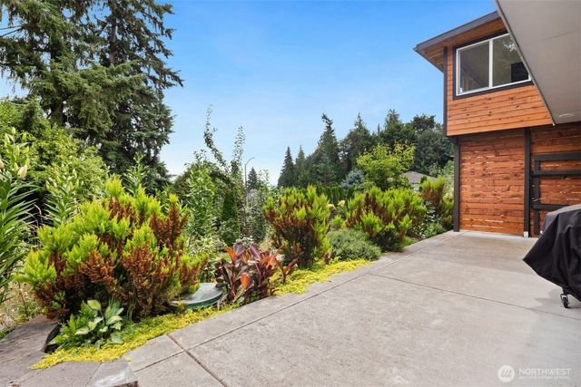 8807 Shadow Wood Drive, Everett, WA 98208