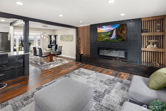 8807 Shadow Wood Drive, Everett, WA 98208