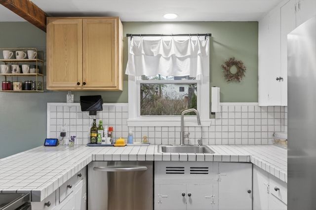 14 Francis Wyman Rd, Burlington, MA 01803