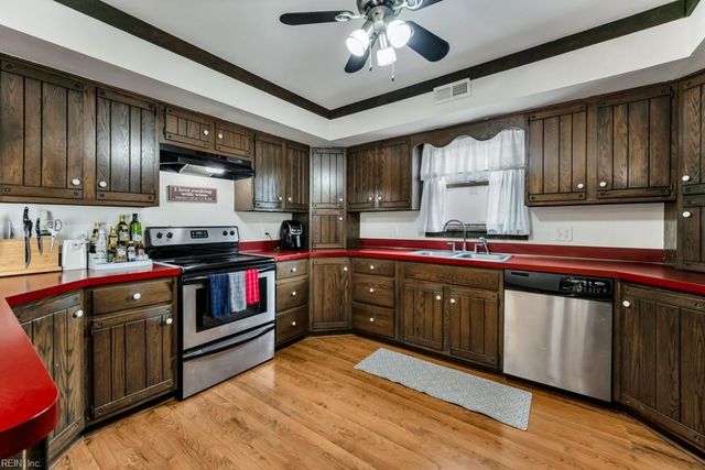 14 Quinn ST, Hampton, VA 23669