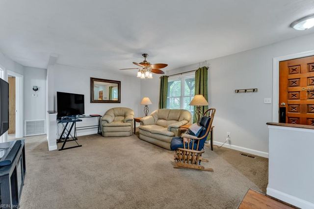 14 Quinn ST, Hampton, VA 23669