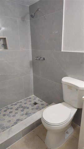 4550 NW 9th St 505E, Miami, FL 33126