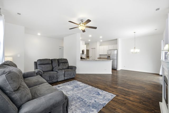 1838 Southern Circle 1838, Pingree Grove, IL 60140