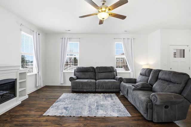 1838 Southern Circle 1838, Pingree Grove, IL 60140