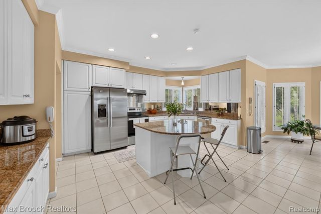 1822 Lexington Drive, Troy, MI 48084