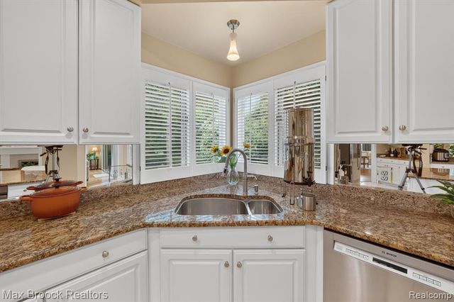 1822 Lexington Drive, Troy, MI 48084