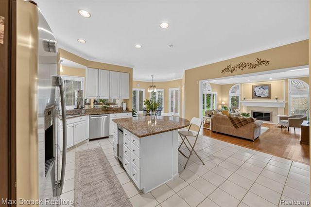 1822 Lexington Drive, Troy, MI 48084