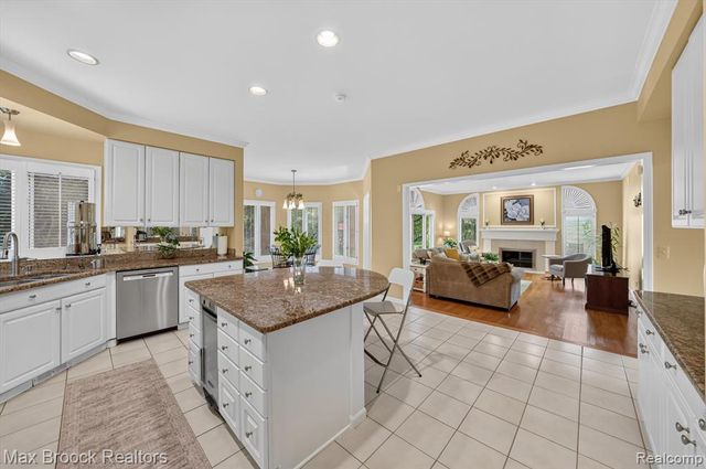 1822 Lexington Drive, Troy, MI 48084