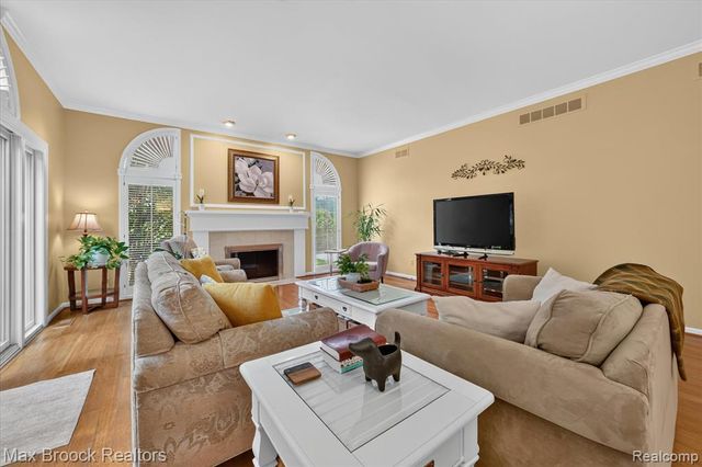1822 Lexington Drive, Troy, MI 48084