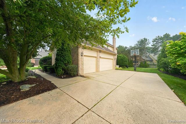 1822 Lexington Drive, Troy, MI 48084