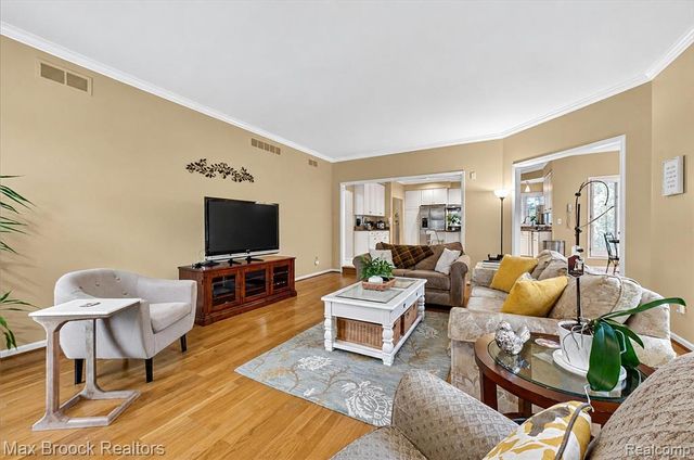 1822 Lexington Drive, Troy, MI 48084