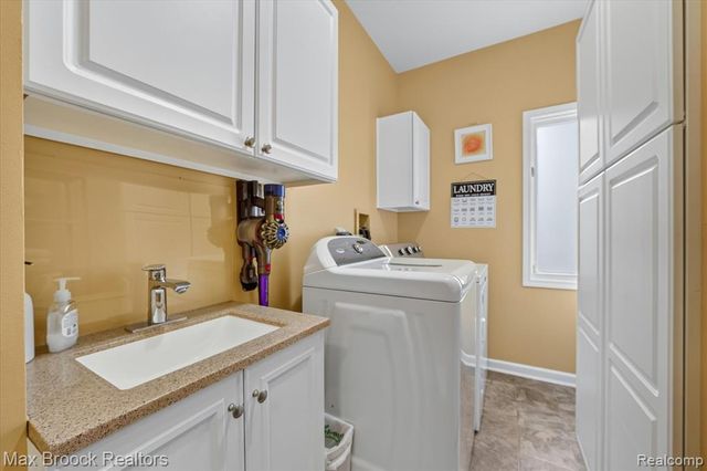 1822 Lexington Drive, Troy, MI 48084