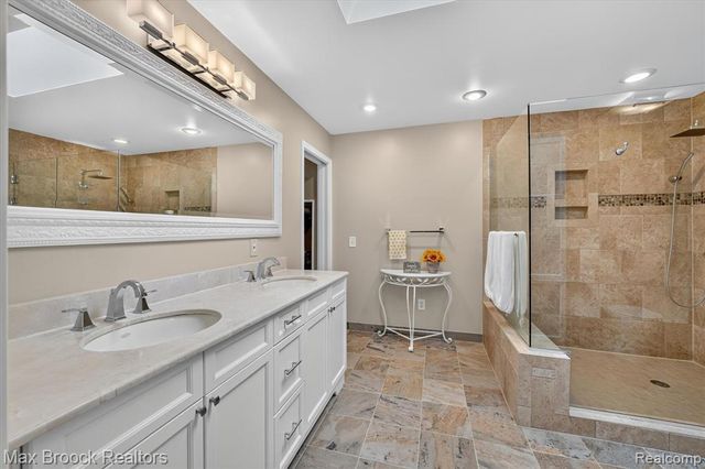 1822 Lexington Drive, Troy, MI 48084