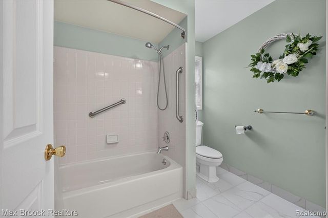 1822 Lexington Drive, Troy, MI 48084