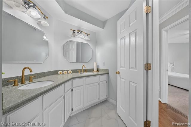 1822 Lexington Drive, Troy, MI 48084