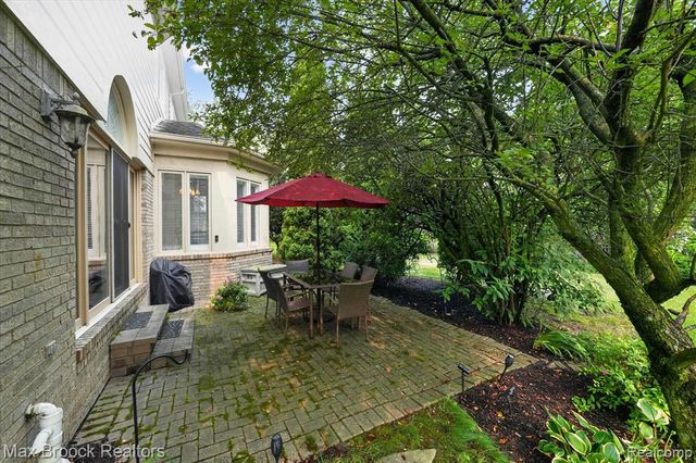 1822 Lexington Drive, Troy, MI 48084