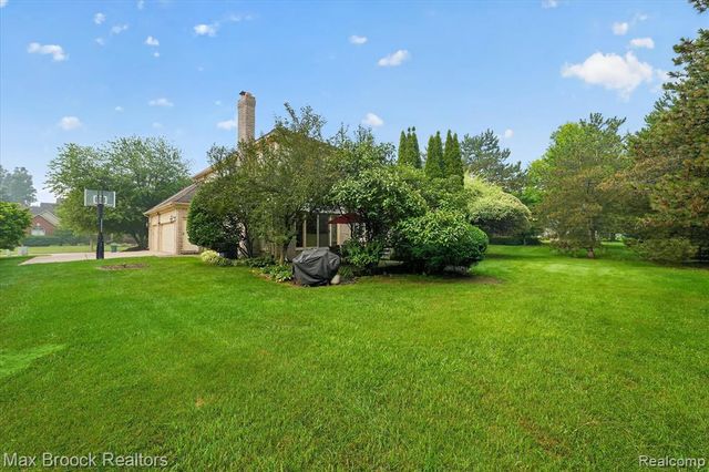 1822 Lexington Drive, Troy, MI 48084