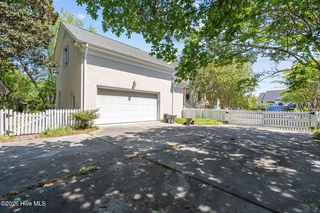 2112 Ascott Place, Wilmington, NC 28403