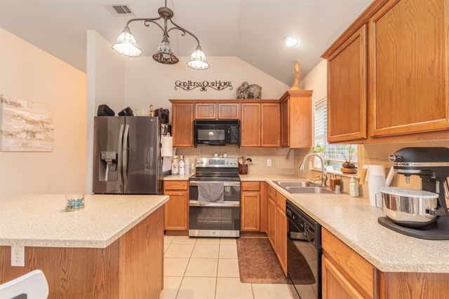 106 Coyote Run, Waxahachie, TX 75165