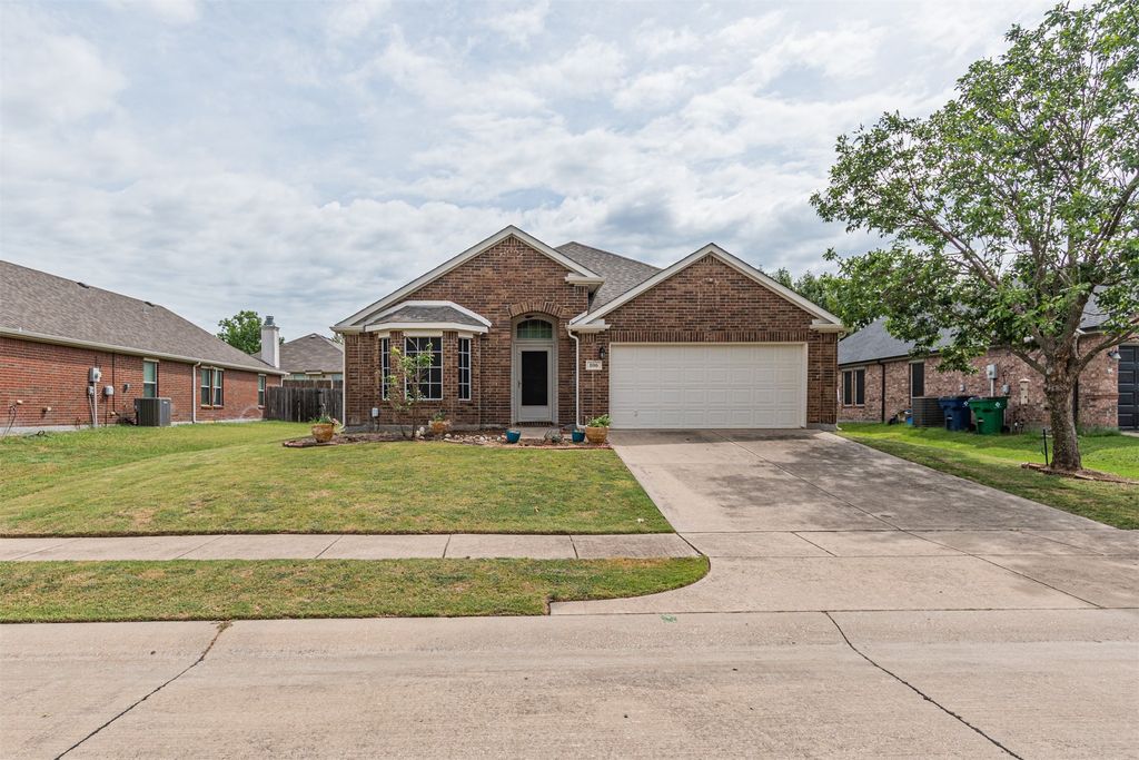 106 Coyote Run, Waxahachie, TX 75165