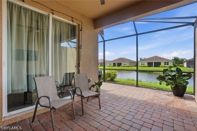 2062 Tamarron LN, Naples, FL 34120