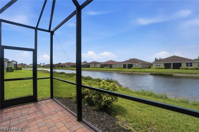 2062 Tamarron LN, Naples, FL 34120